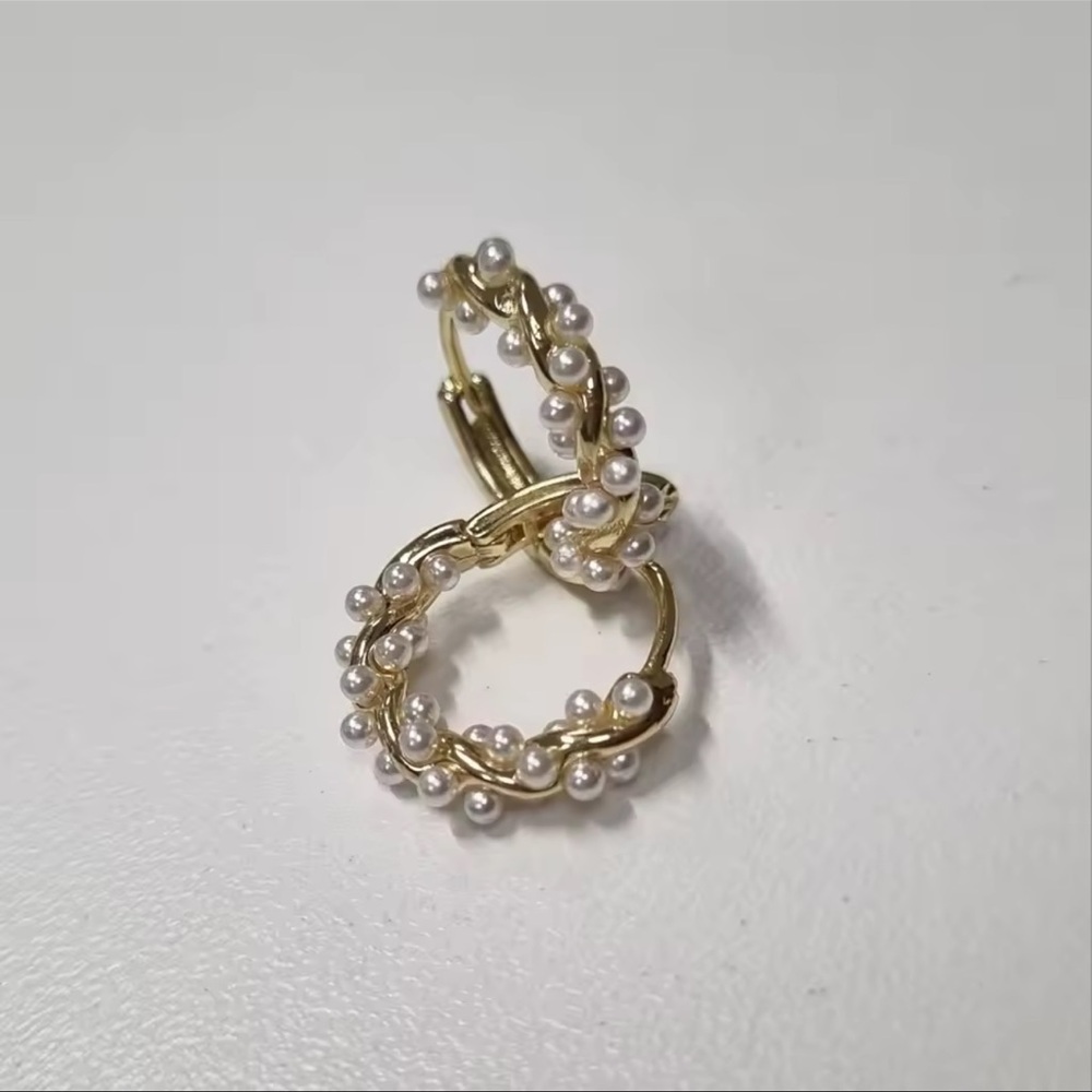 Elegant Gold and Pearl Hoop Earrings